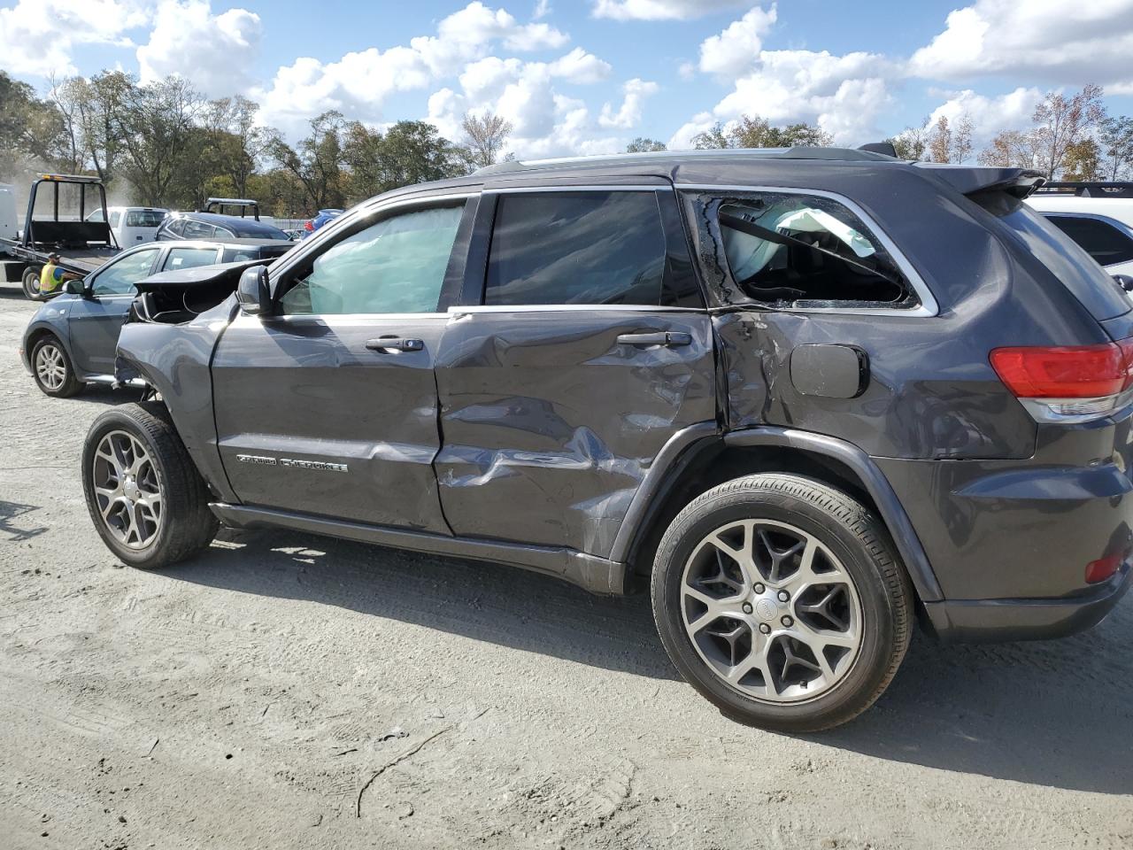 2018 Jeep Grand Cherokee - Image 2