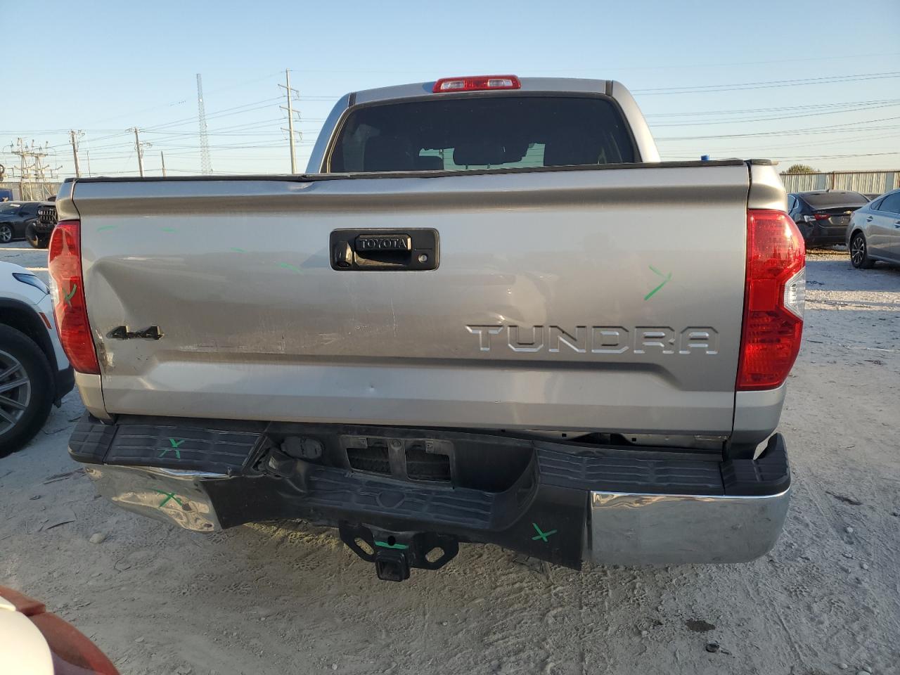 5TFDW5F11JX715813 2018 Toyota Tundra Crewmax Sr5