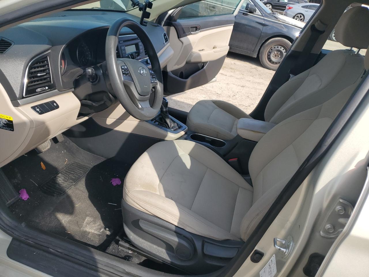2017 Hyundai Elantra - Image 7