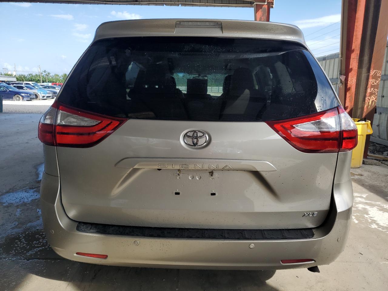 2015 Toyota Sienna - Image 6
