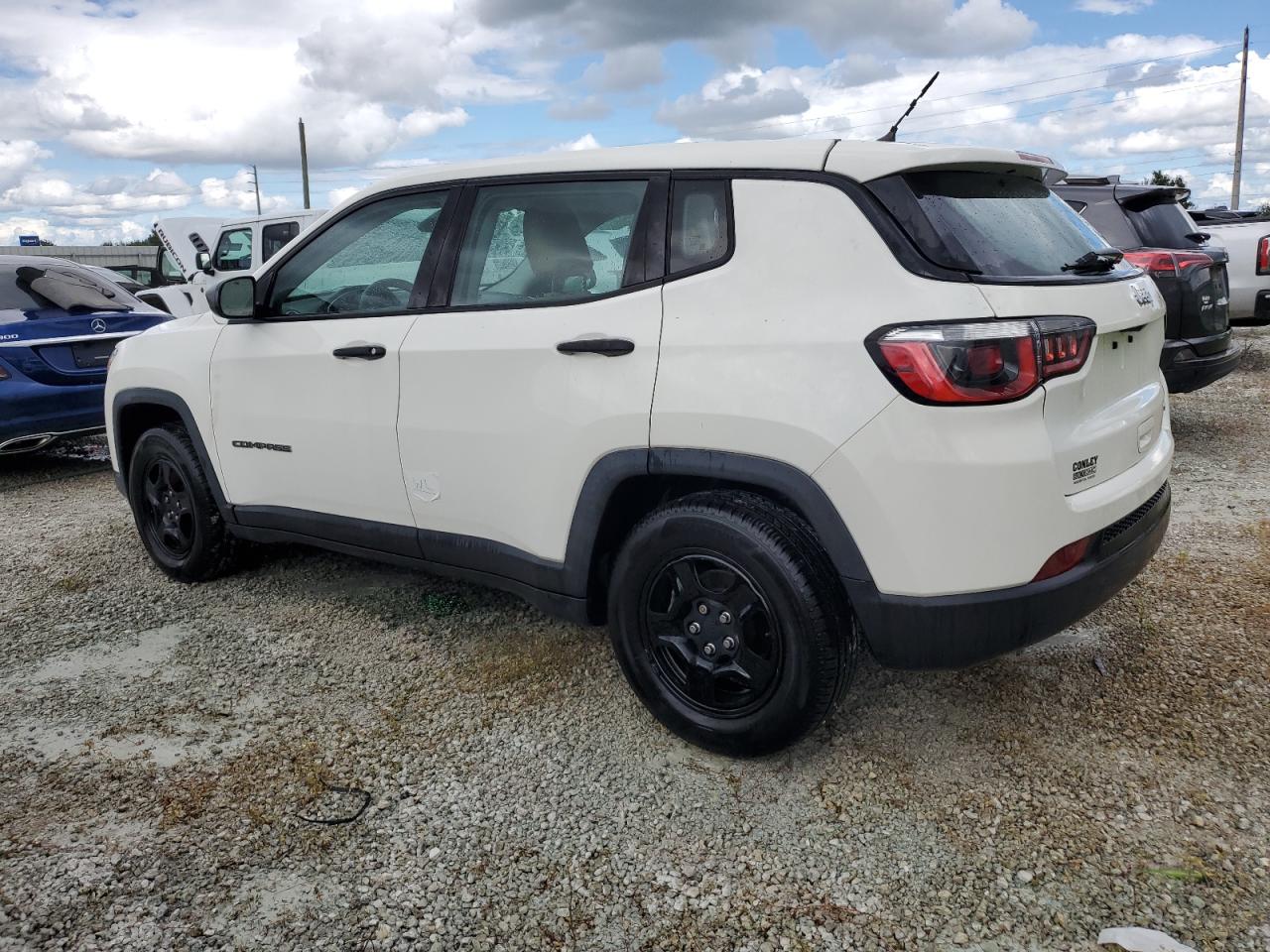 3C4NJCAB4JT107111 2018 JEEP COMPASS - Image 2