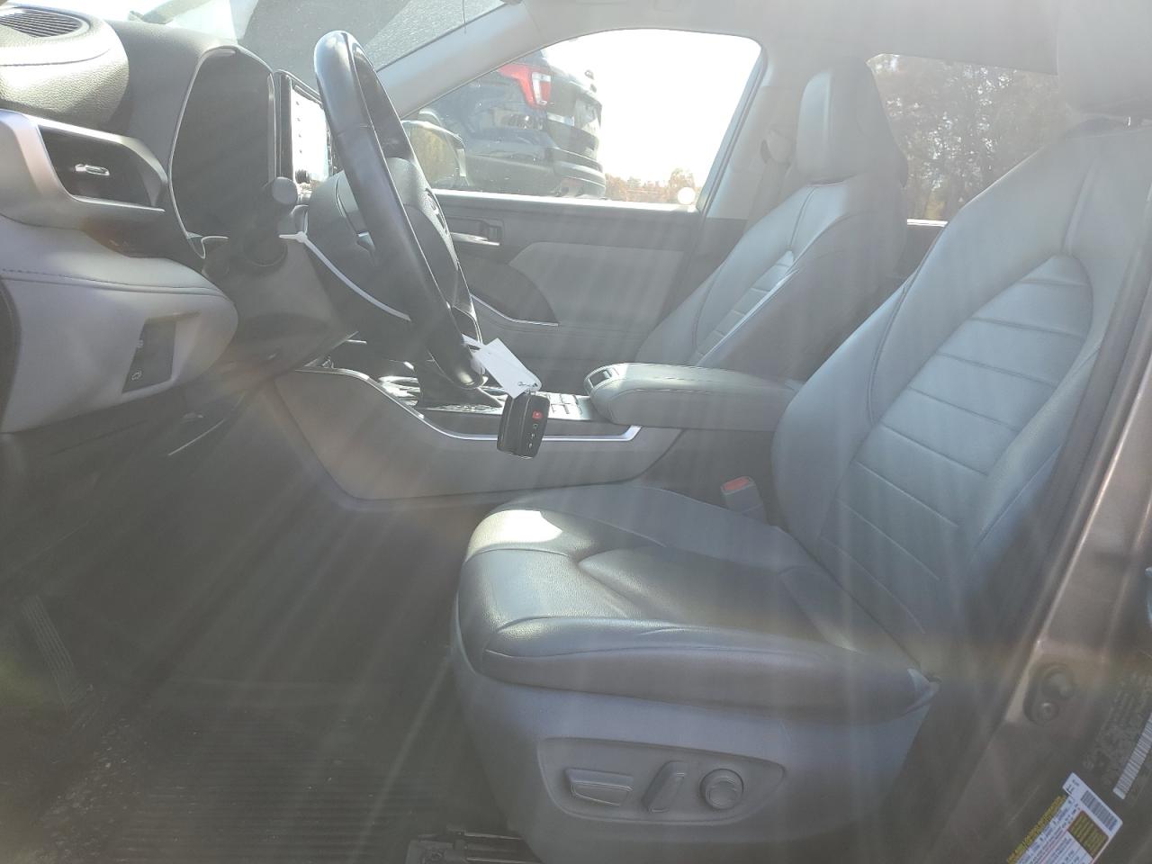 2021 Toyota Highlander - Image 7