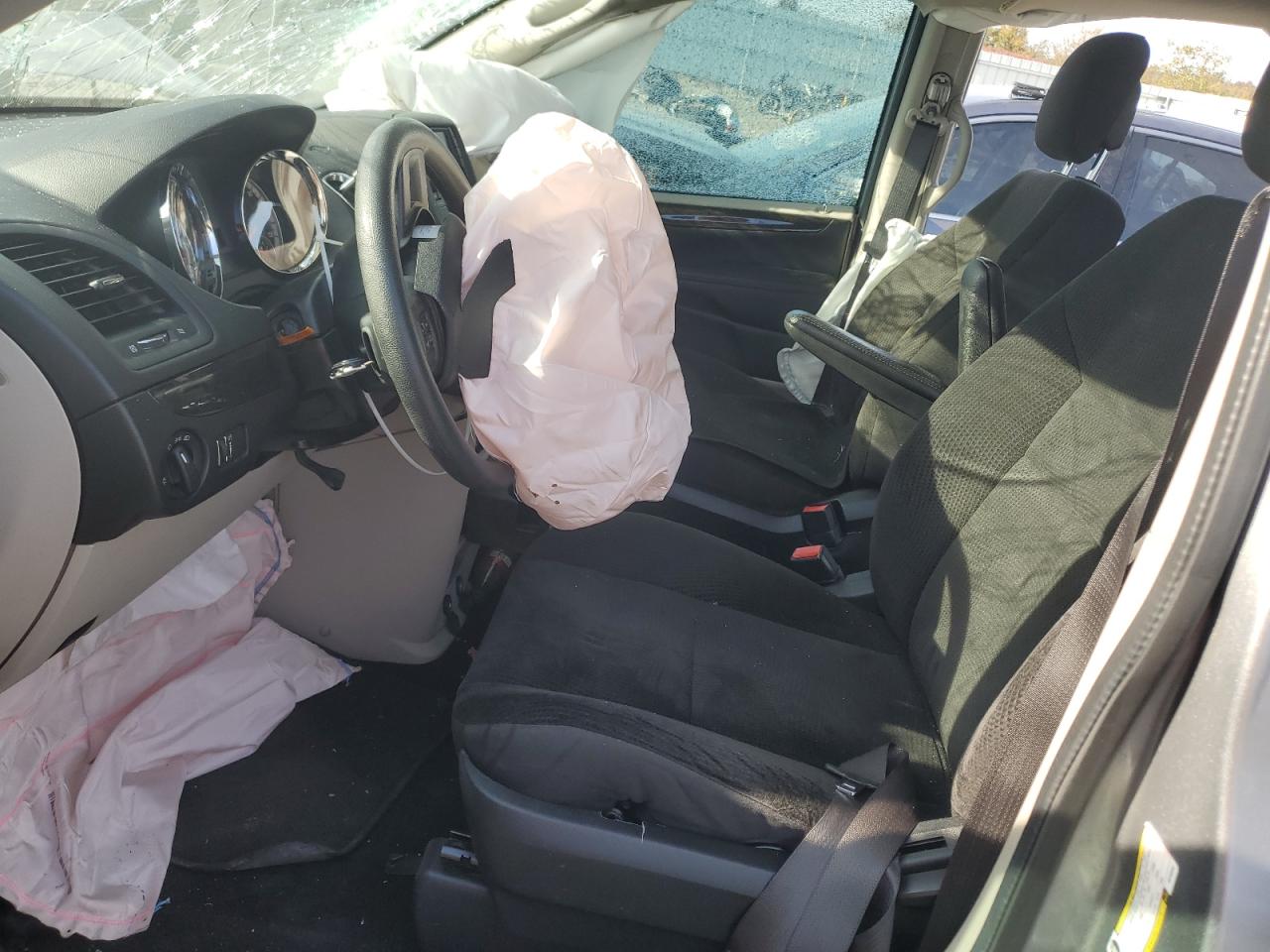 2019 Dodge Caravan - Image 7