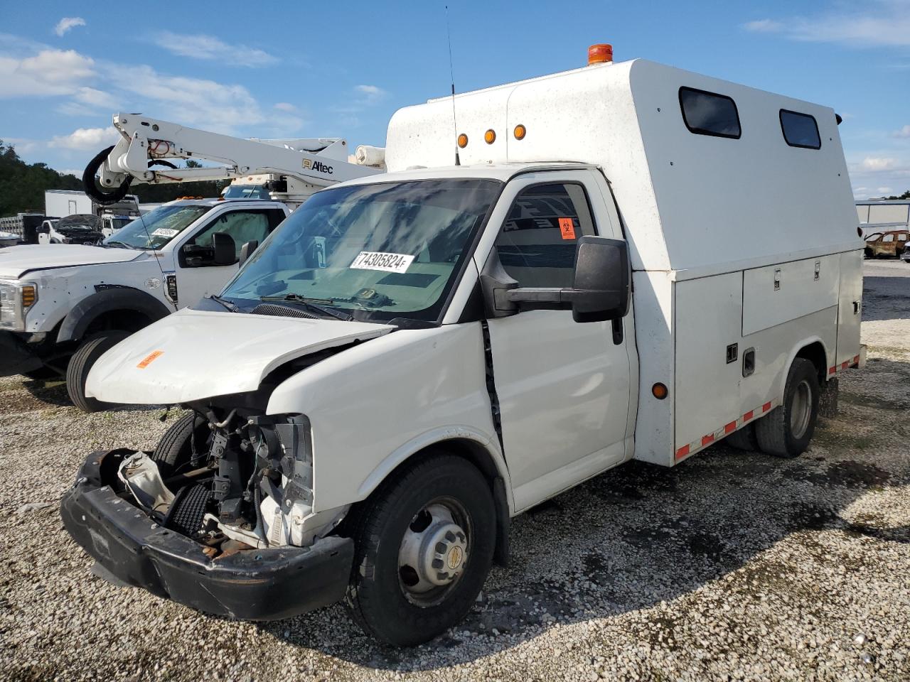 2010 Chevrolet Express - Image 1