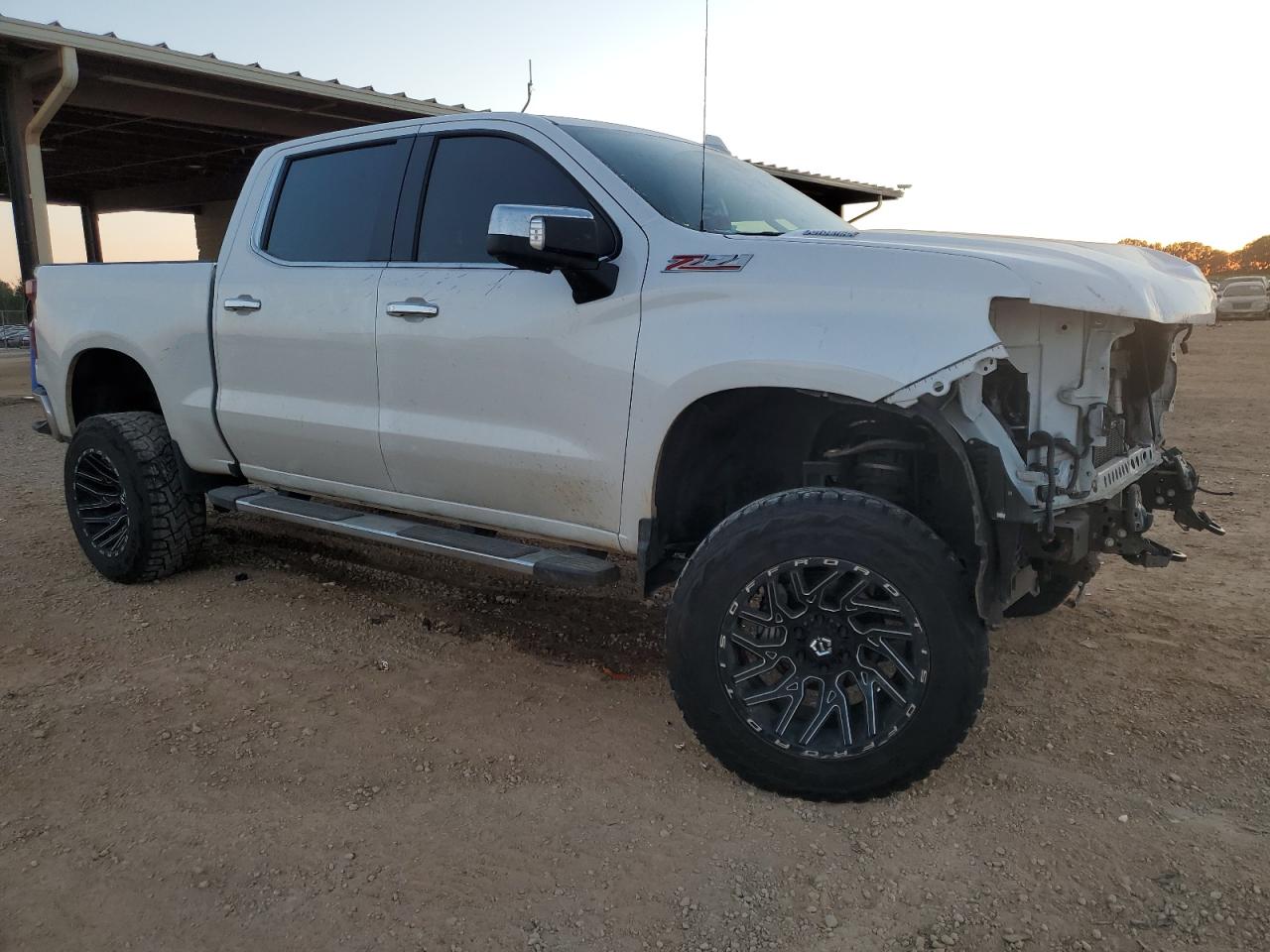 2022 Chevrolet Silverado - Image 4
