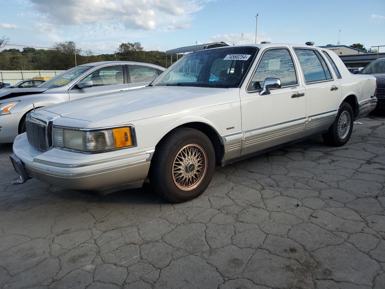 1LNLM82W1NY760850 1992 Lincoln Town Car Signature