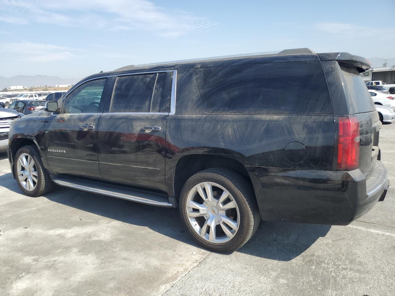 VIN 1GNSCJKC0HR140111 2017 CHEVROLET SUBURBAN no.2