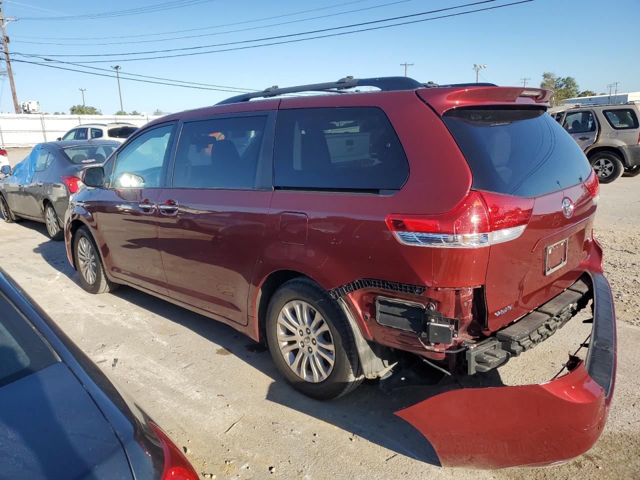 2013 Toyota Sienna - Image 2