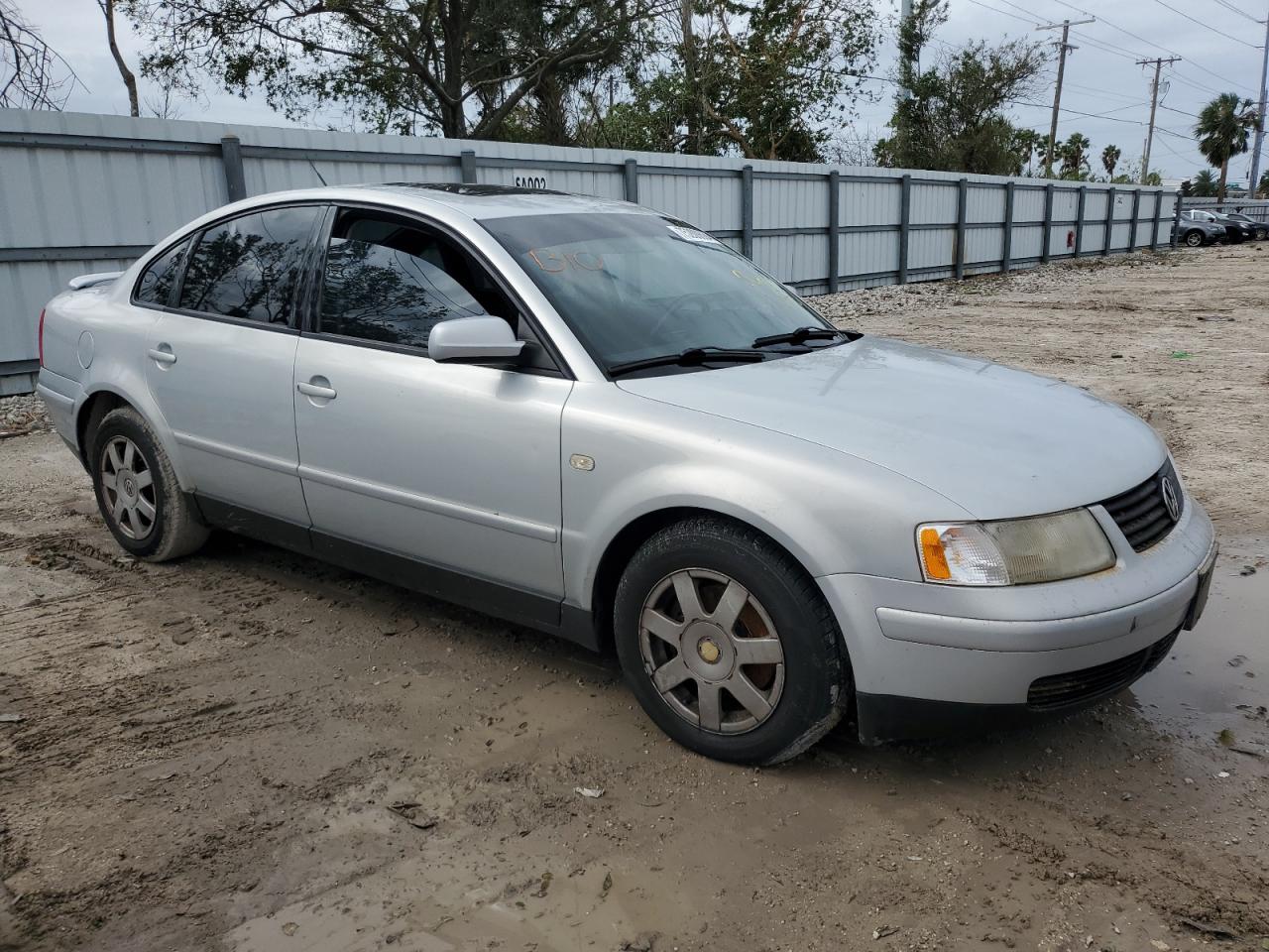 1999 Volkswagen Passat - Image 4