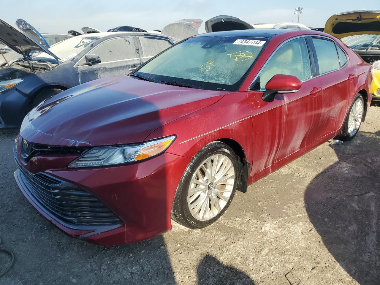 VIN 4T1B11HK1JU524569 2018 TOYOTA CAMRY no.1