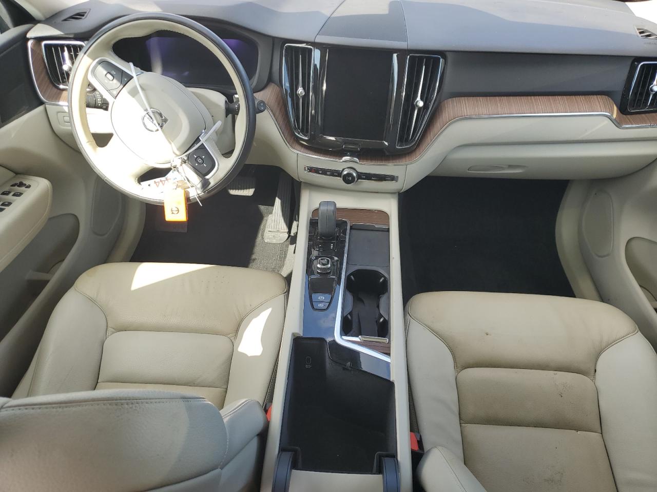2022 Volvo XC60 - Image 8