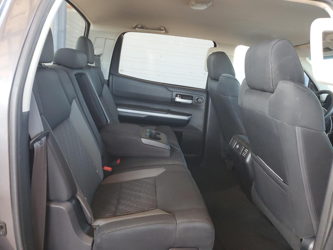 2016 Toyota Tundra - Image 10