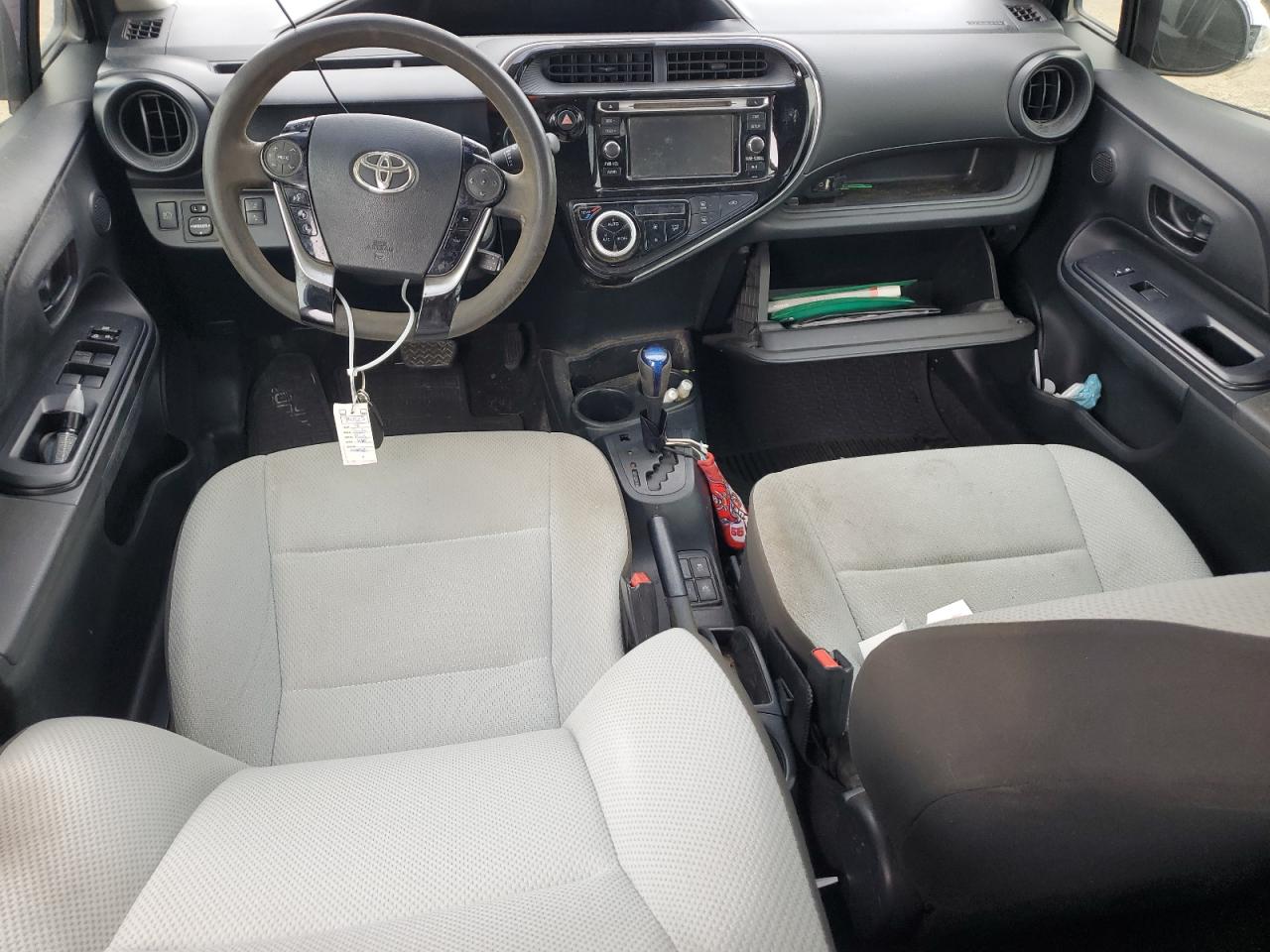 2018 Toyota Prius - Image 8