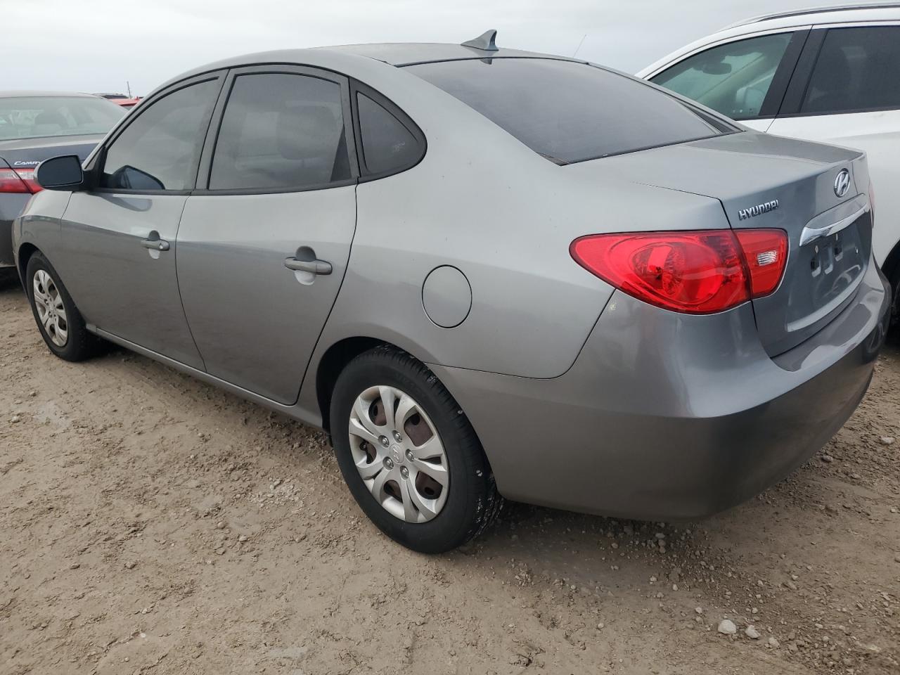 2010 Hyundai Elantra - Image 2