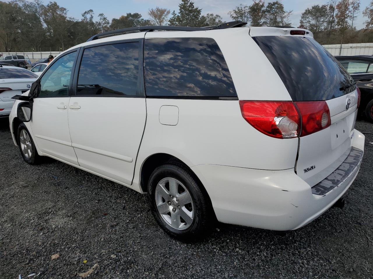 2006 Toyota Sienna - Image 2