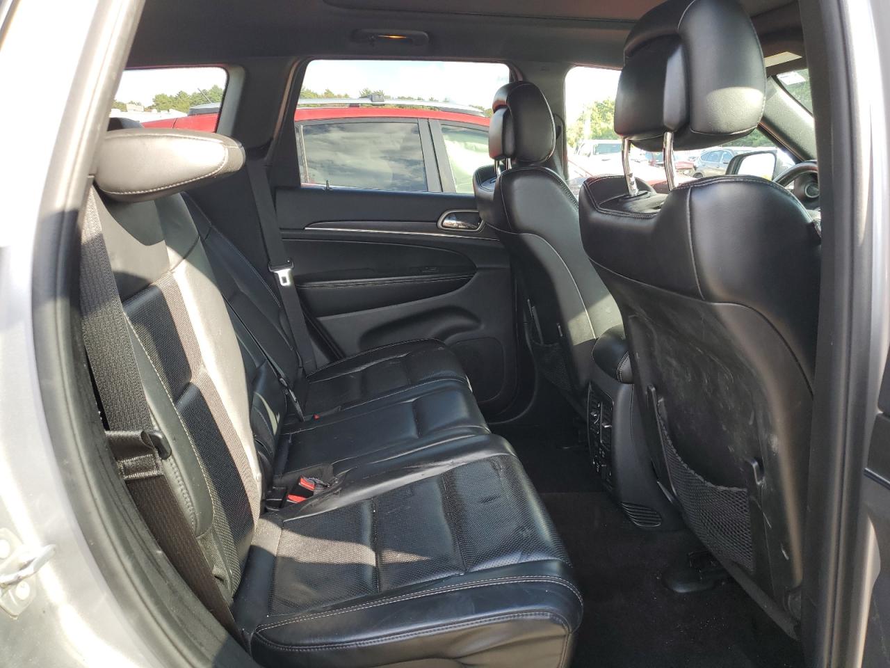 2015 Jeep Grand Cherokee - Image 11
