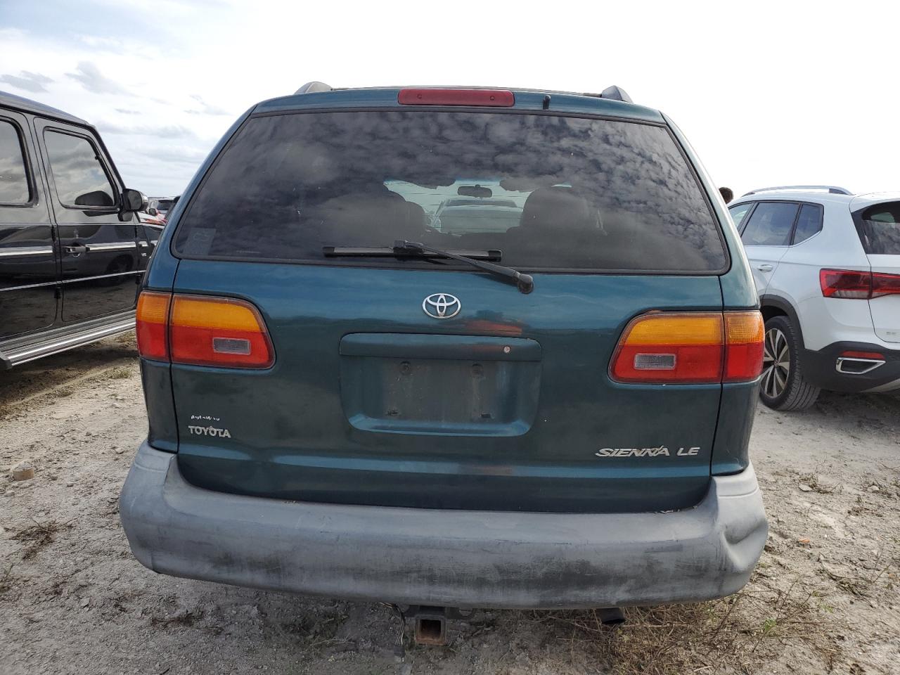 1998 Toyota Sienna Le VIN: 4T3ZF13C8WU026660 Lot: 76808324