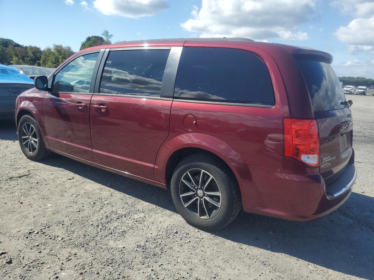 2018 Dodge Caravan - Image 2