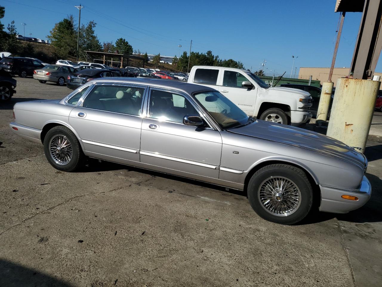 2000 Jaguar XJ - Image 4