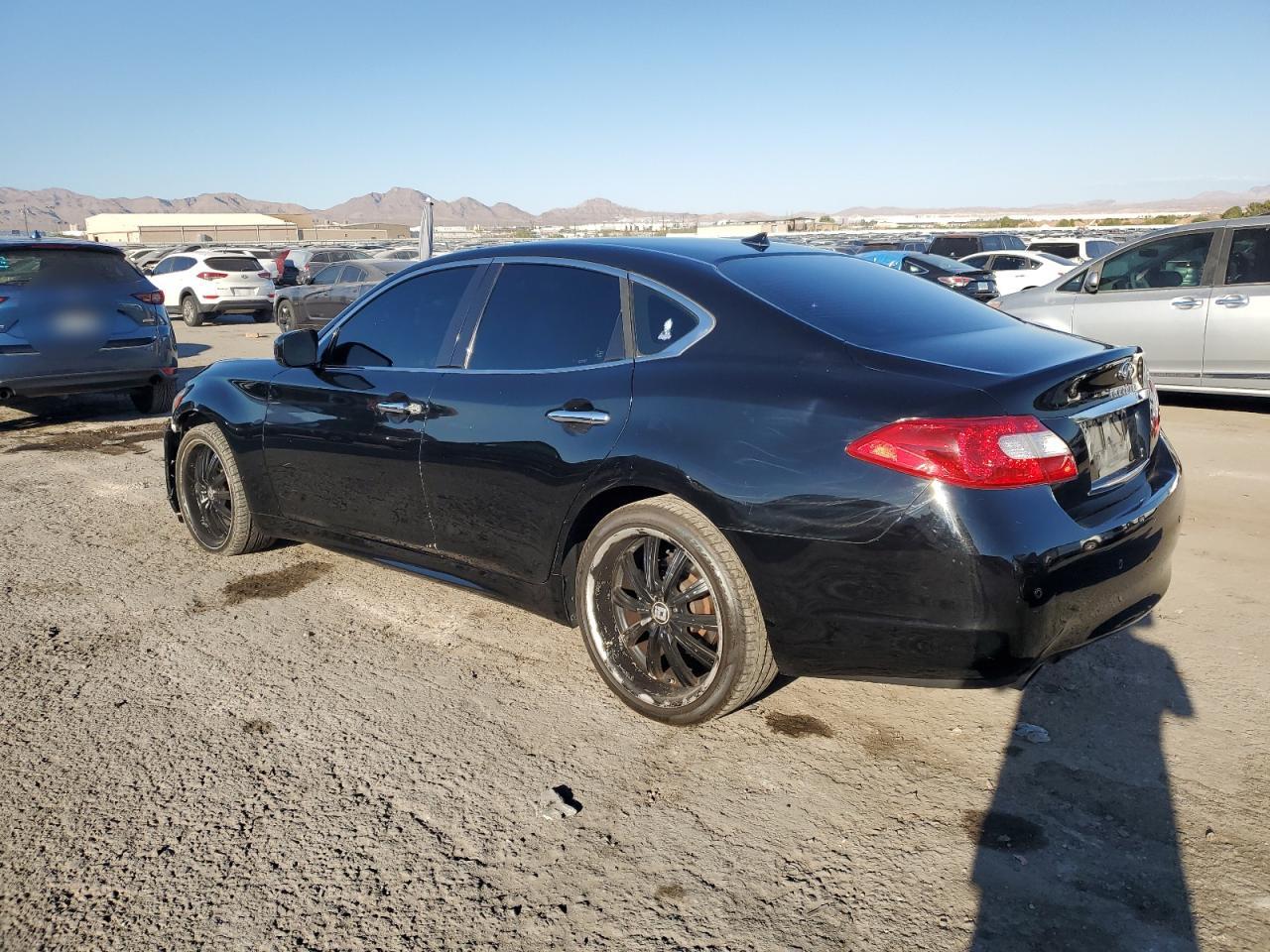 2013 Infiniti M - Image 2