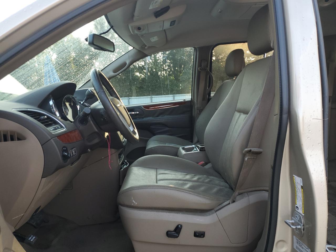 2015 Chrysler Town & Country - Image 7