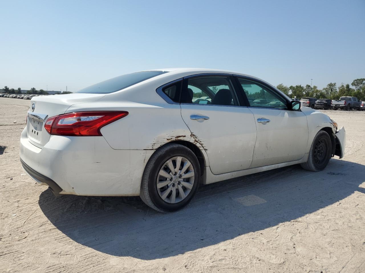 2017 Nissan Altima - Image 3