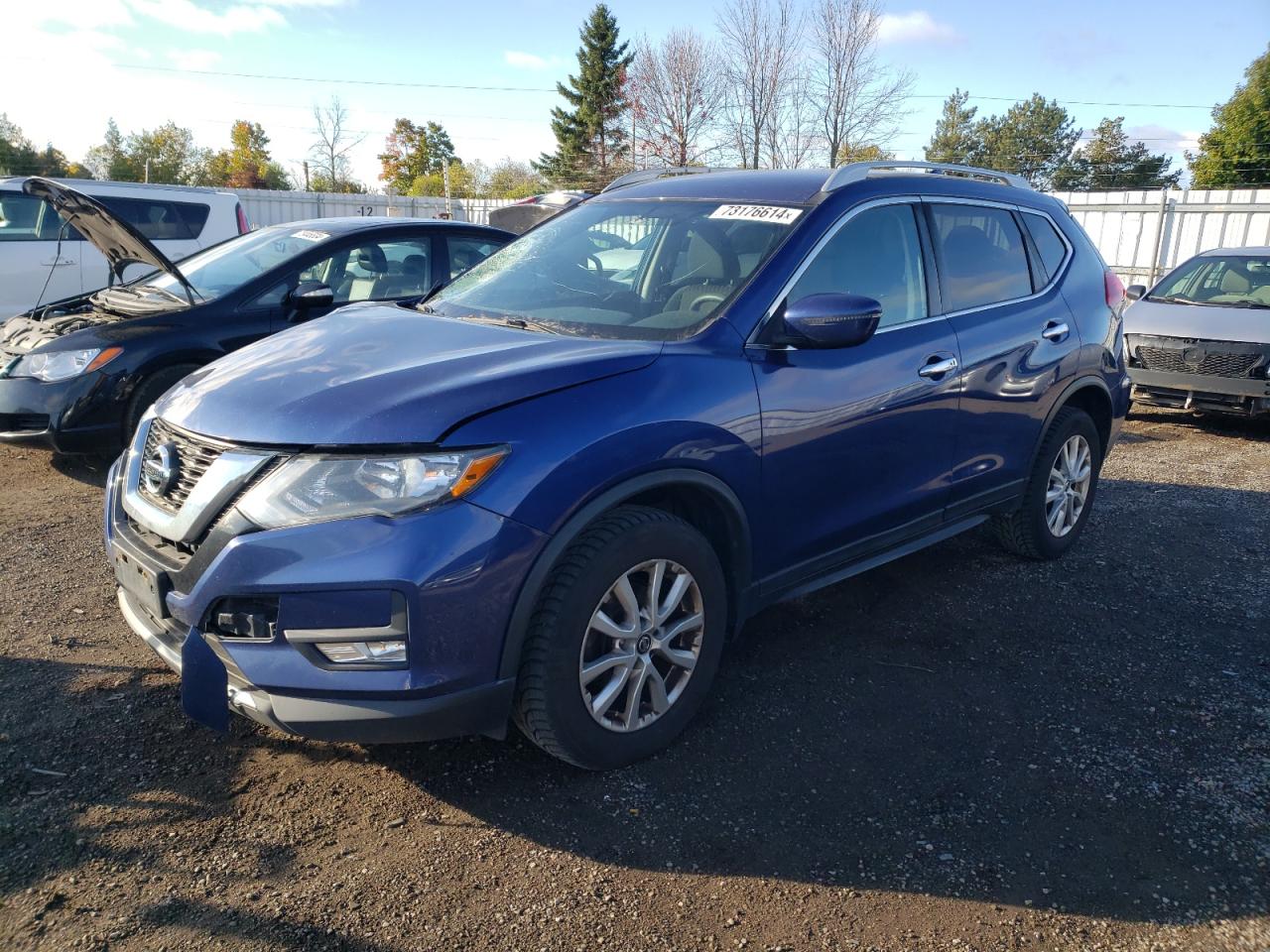 5N1AT2MV7HC768609 2017 NISSAN ROGUE - Image 1