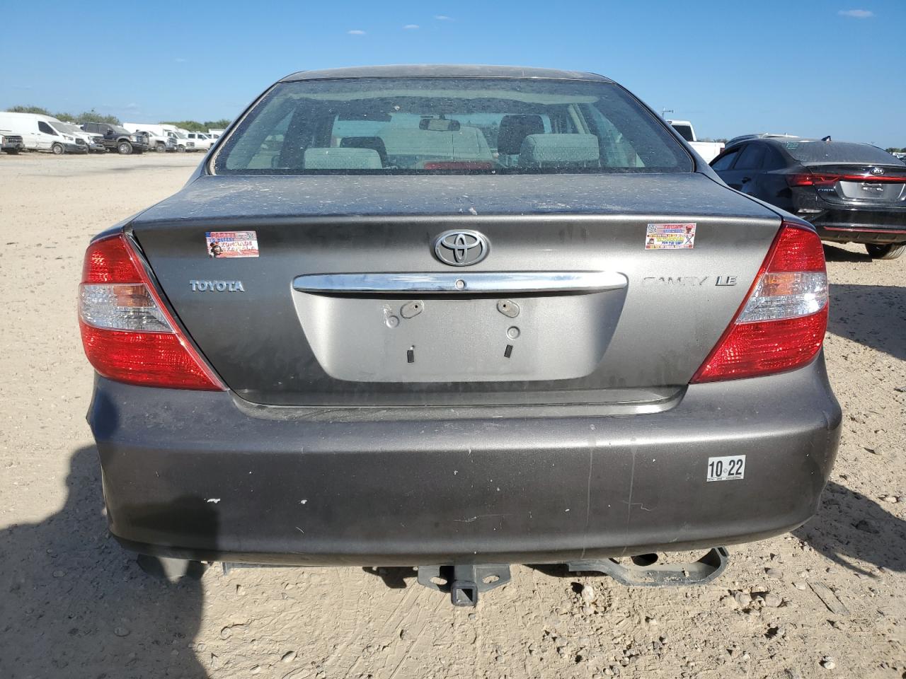 2002 Toyota Camry Le VIN: JTDBE32K320056687 Lot: 77771924