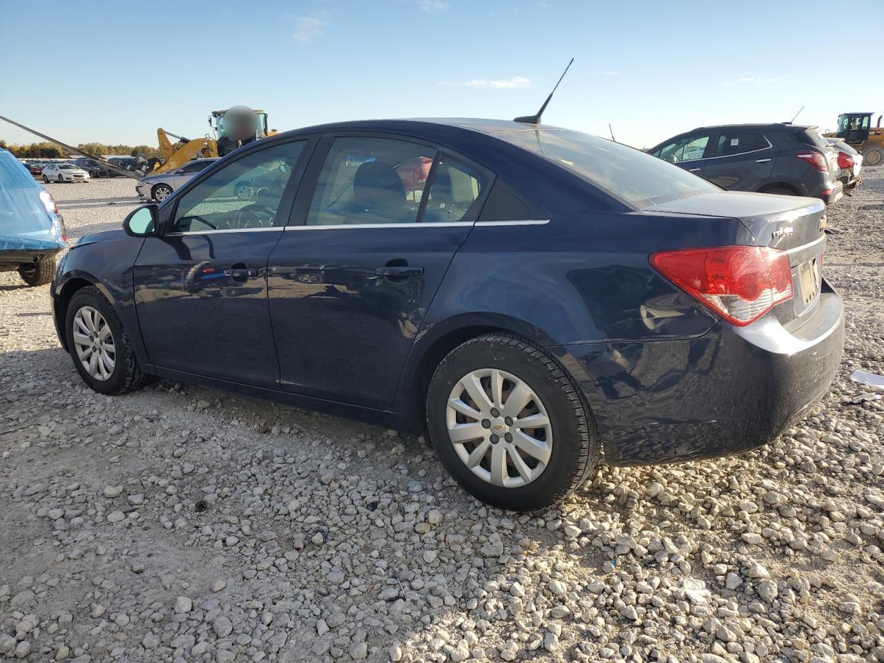 2011 Chevrolet Cruze - Image 2