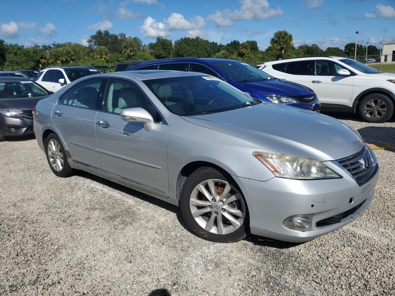 2011 Lexus ES - Image 4