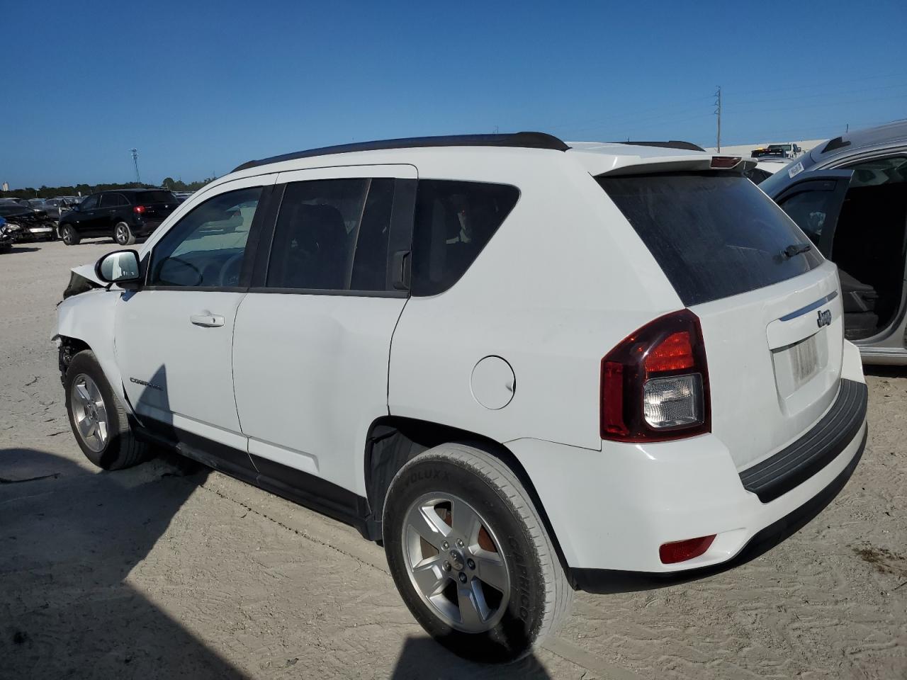 VIN 1C4NJCBA4ED882297 2014 JEEP COMPASS no.2