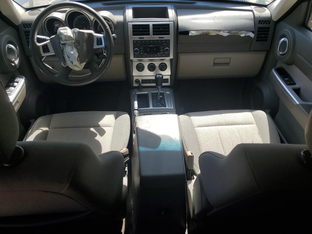 2008 Dodge Nitro - Image 8