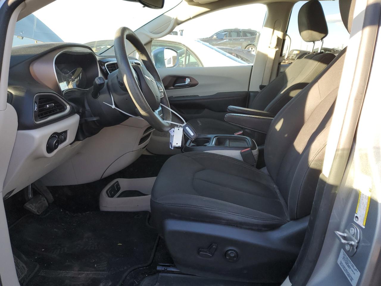 2018 Chrysler Pacifica - Image 7