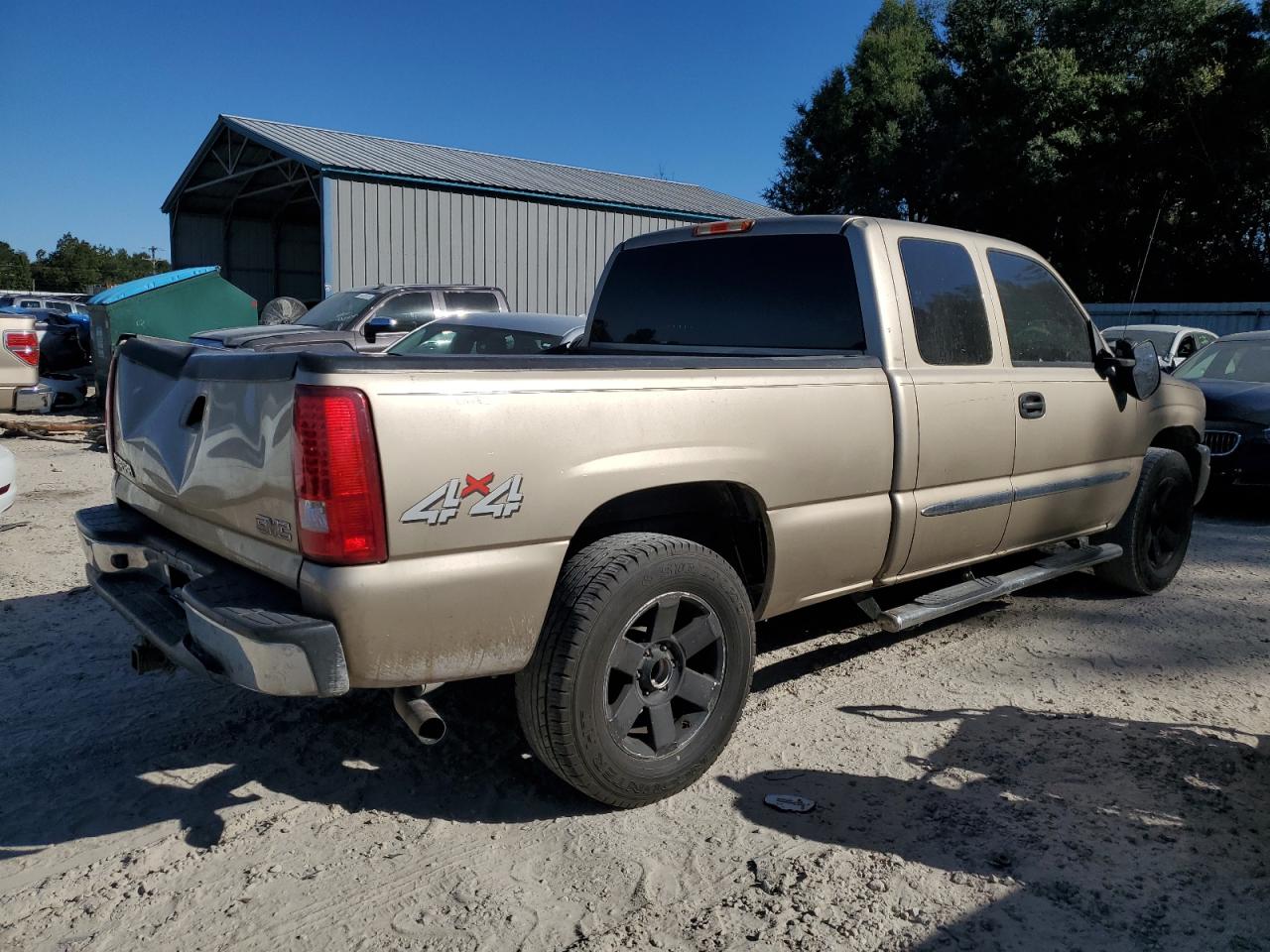 2004 GMC Sierra - Image 3