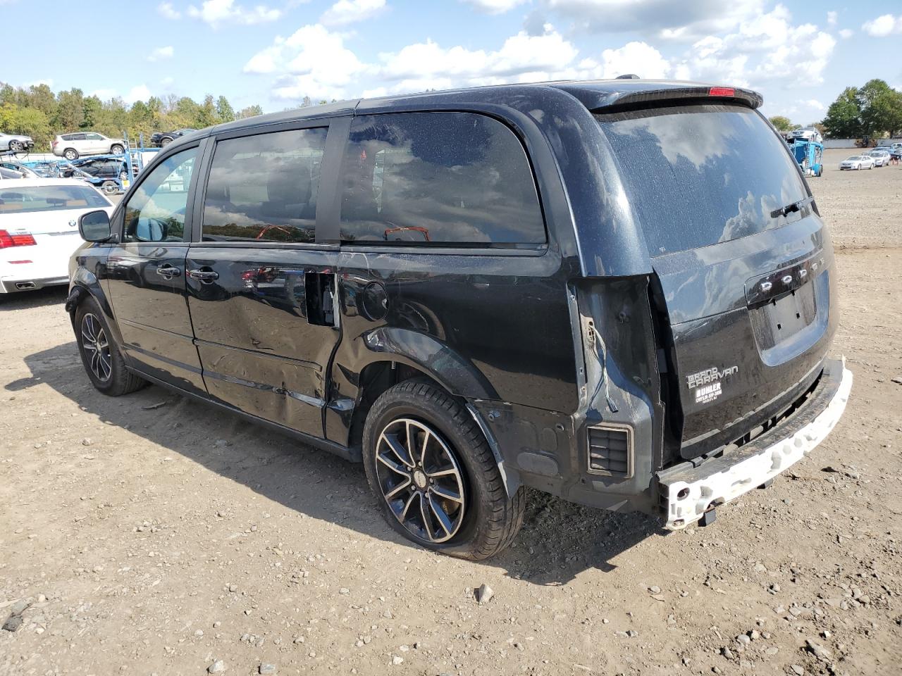 2017 Dodge Caravan - Image 2