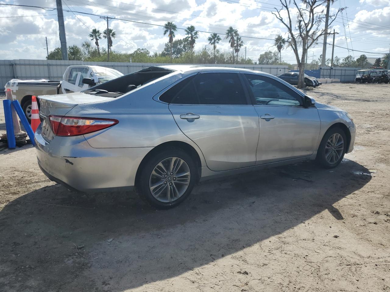 VIN 4T1BF1FK5GU593942 2016 TOYOTA CAMRY no.3