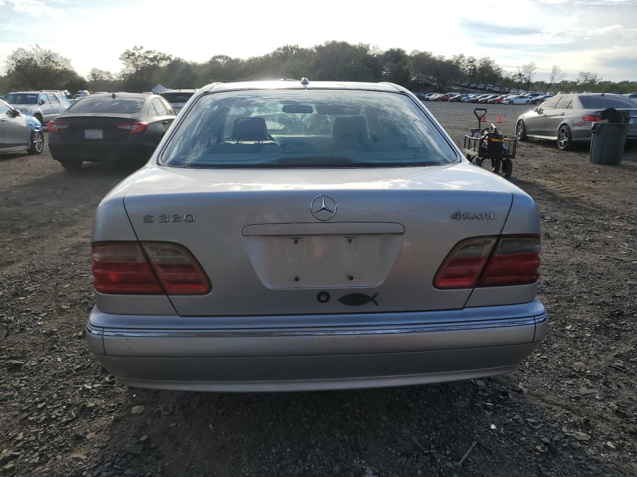 2001 Mercedes-Benz E 320 4Matic VIN: WDBJF82J41X052567 Lot: 75853904