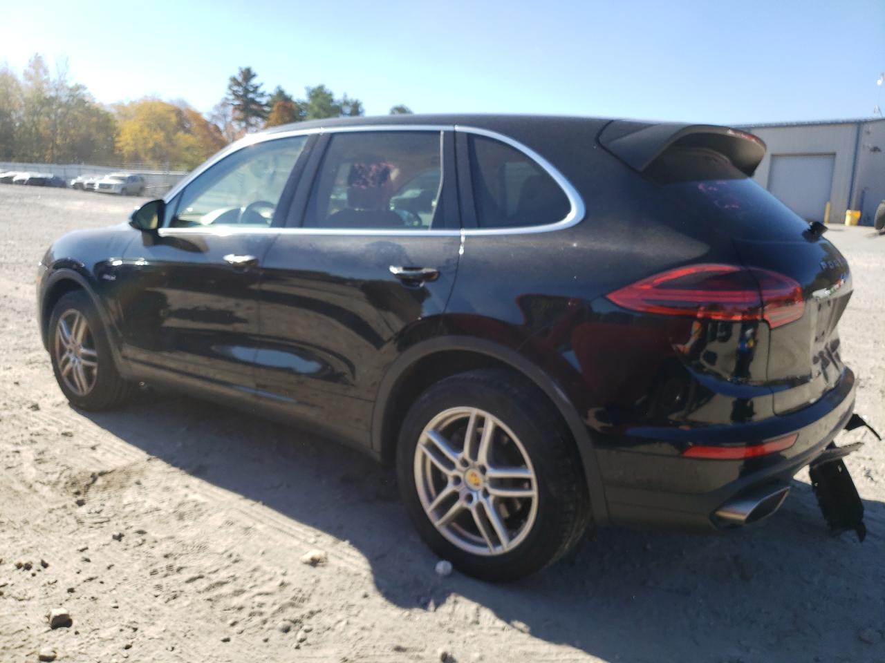 2016 Porsche Cayenne - Image 2