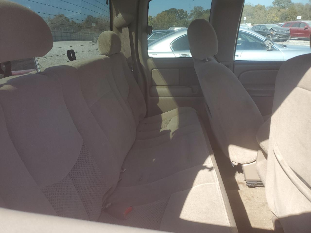 2005 Chevrolet Silverado - Image 10