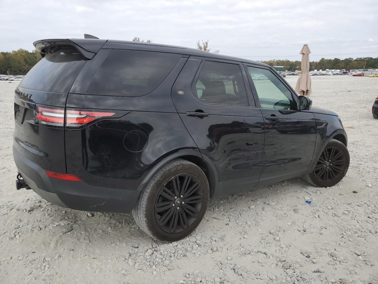 2017 Land Rover Discovery - Image 3