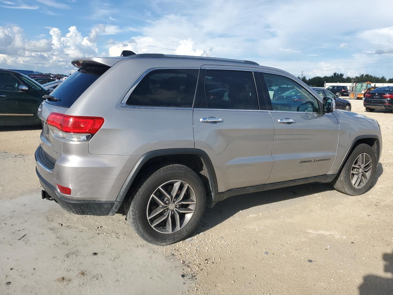 2017 Jeep Grand Cherokee - Image 3