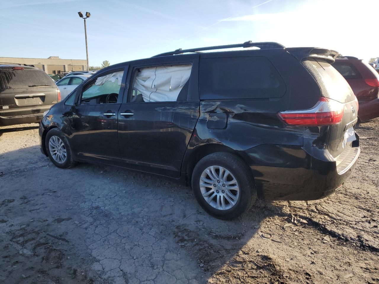 2017 Toyota Sienna - Image 2