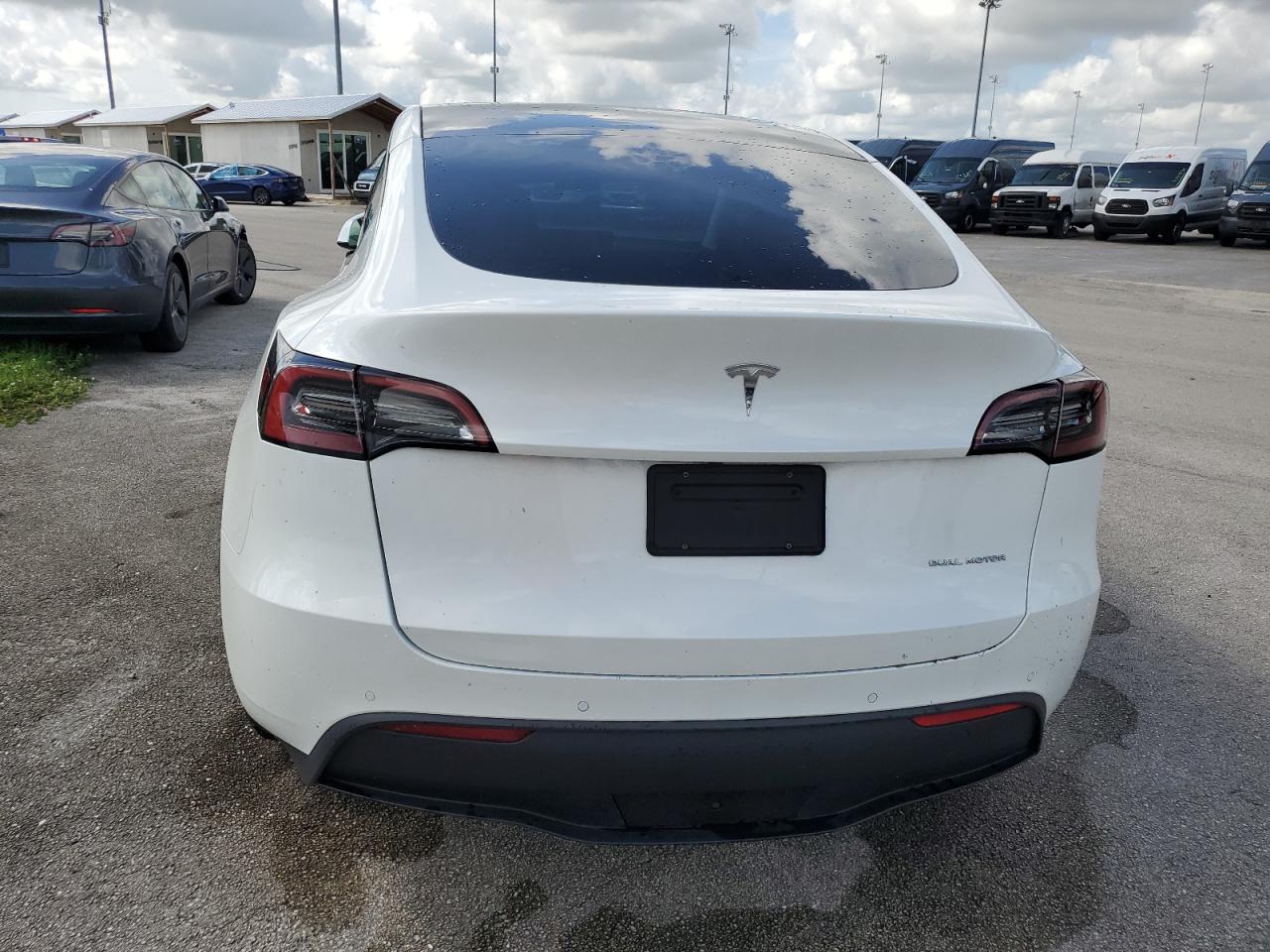 2021 Tesla Model Y VIN: 5YJYGAEE9MF143044 Lot: 73822554