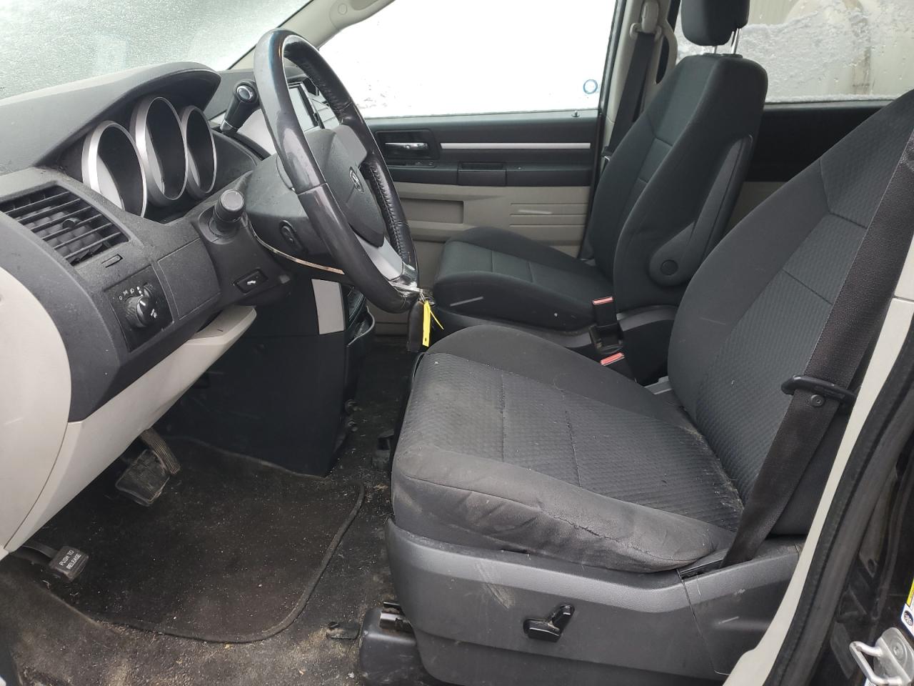 2010 Dodge Caravan - Image 7