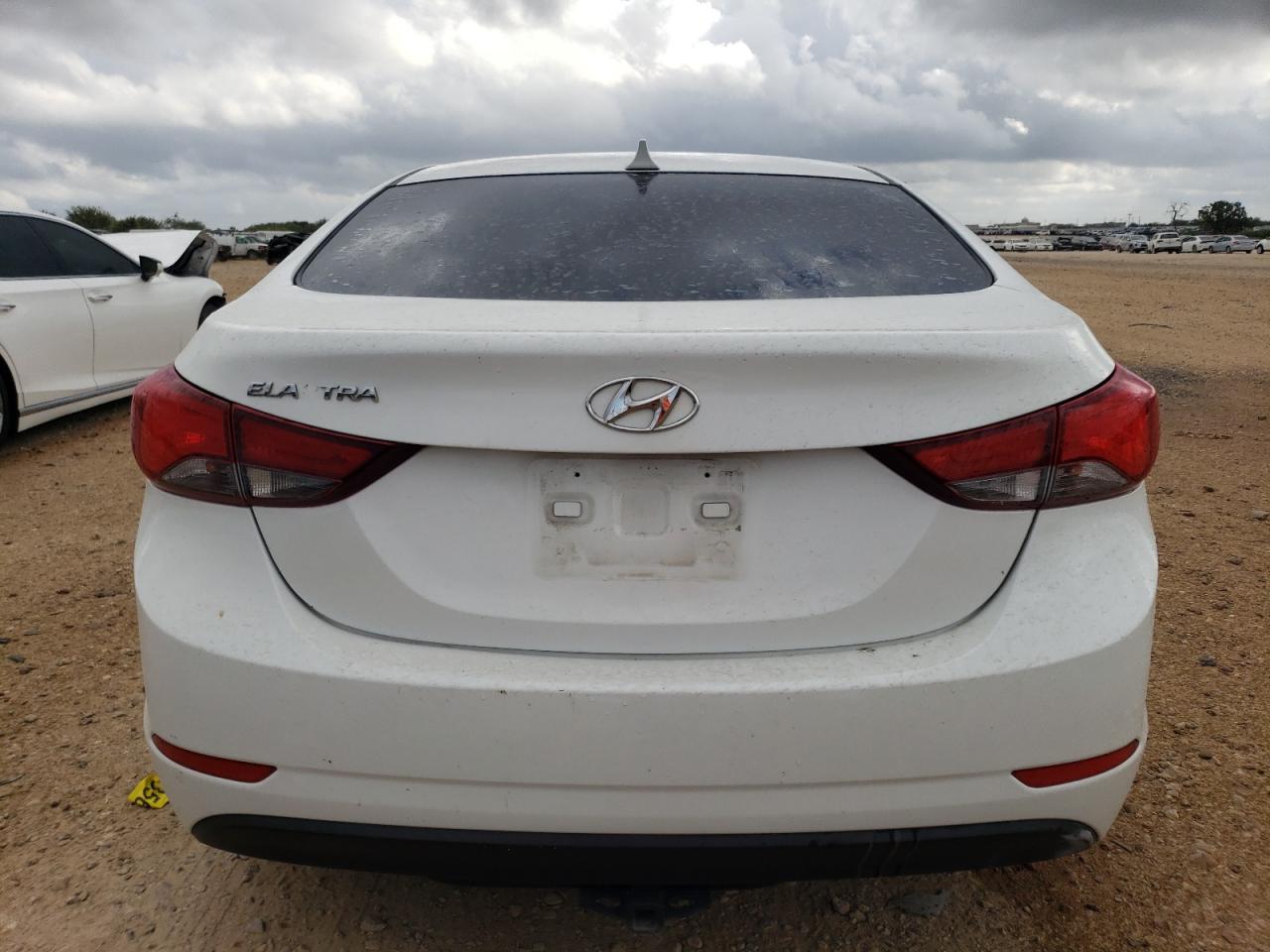 2016 Hyundai Elantra - Image 6