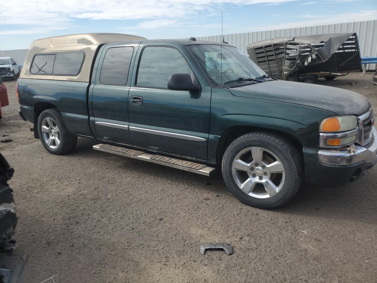 2004 GMC Sierra - Image 4