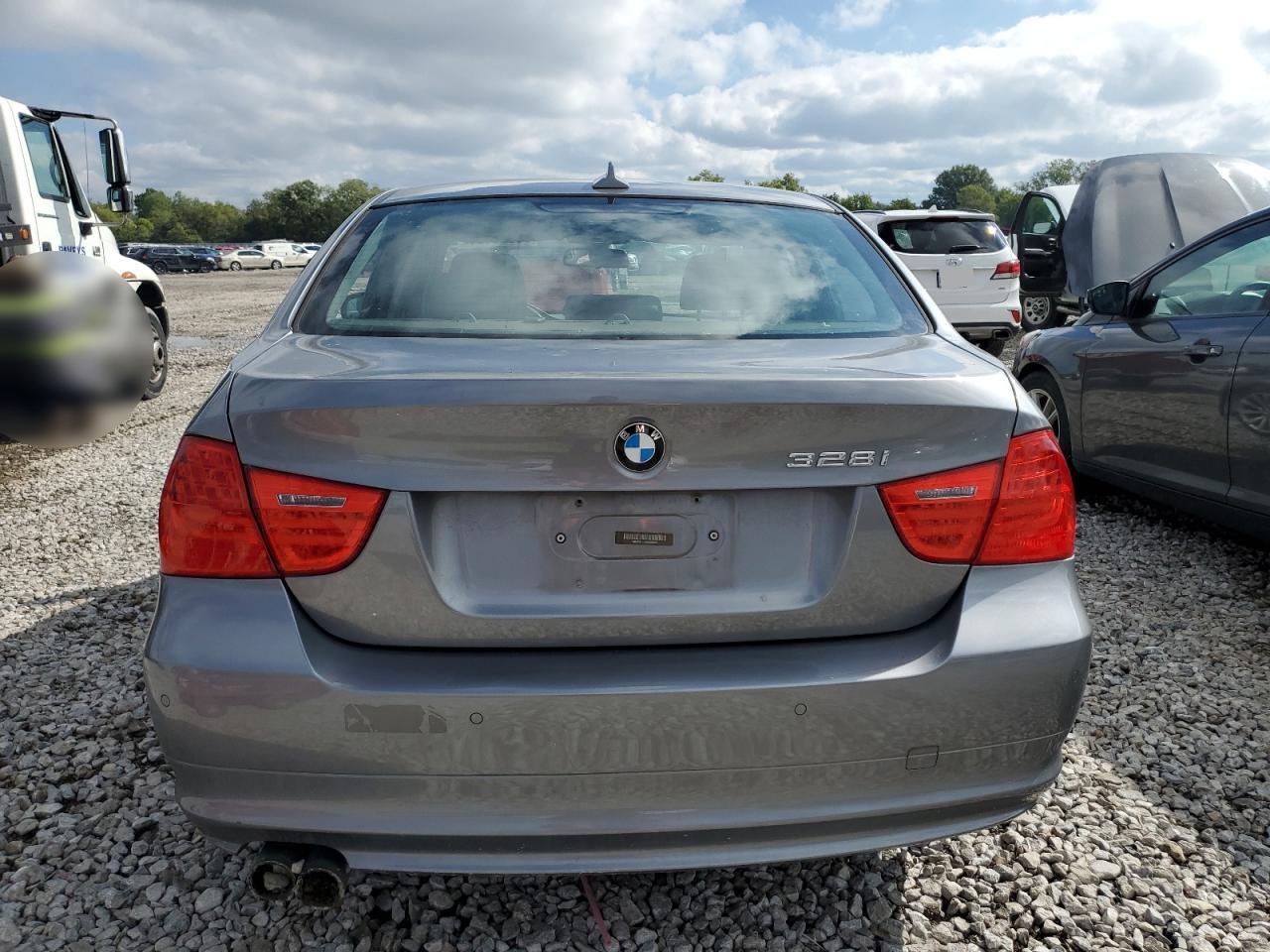 WBAPH7C52BE852697 2011 BMW 328 I