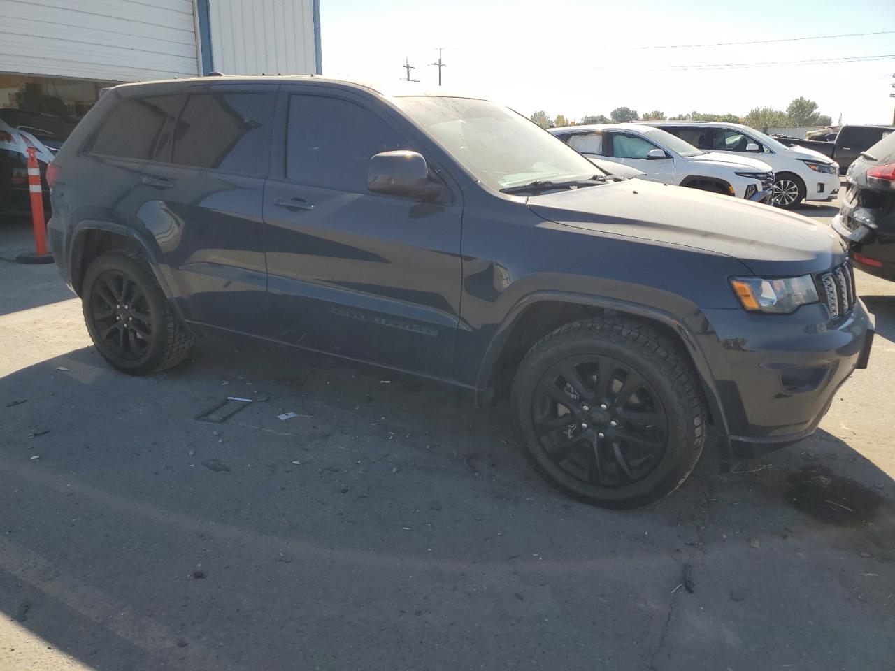 1C4RJFAG9JC227643 2018 Jeep Grand Cherokee Laredo