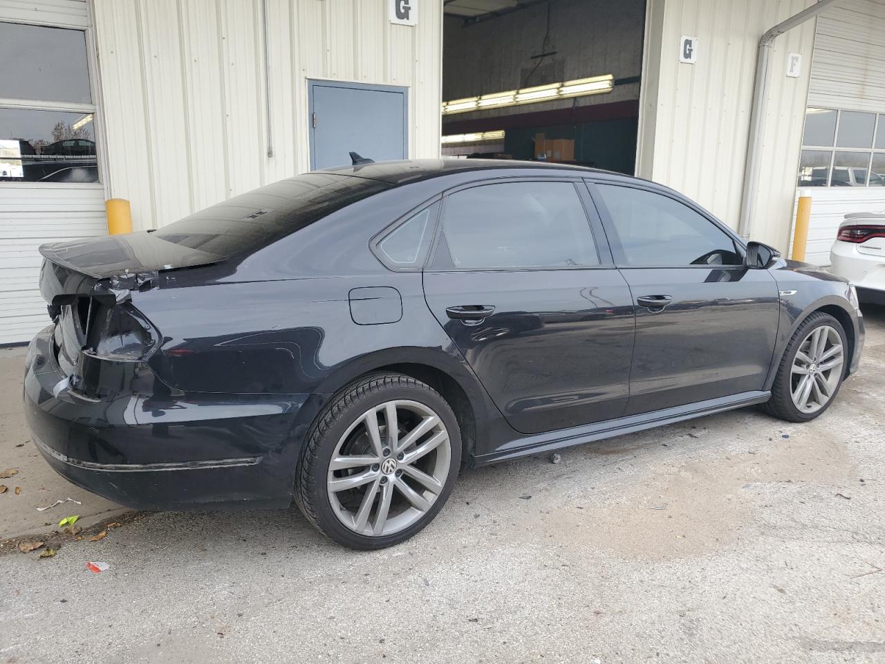 VIN 1VWAA7A35JC028506 2018 VOLKSWAGEN PASSAT no.3