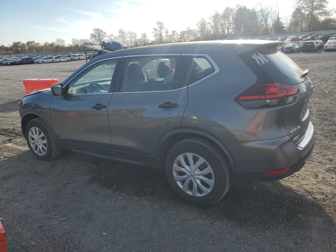 2018 Nissan Rogue - Image 2